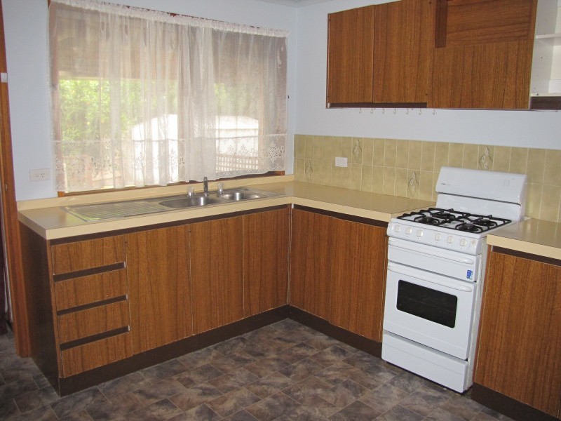 28 Randall Crescent, Moe VIC 3825