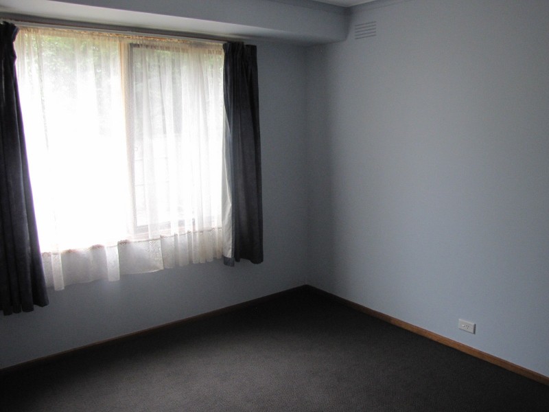 28 Randall Crescent, Moe VIC 3825