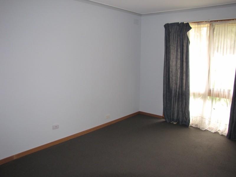 28 Randall Crescent, Moe VIC 3825