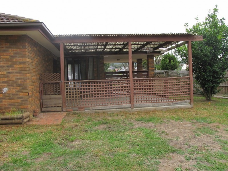 28 Randall Crescent, Moe VIC 3825