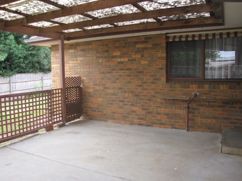 28 Randall Crescent, Moe VIC 3825