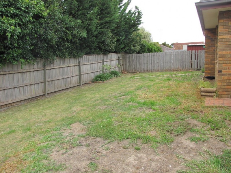 28 Randall Crescent, Moe VIC 3825