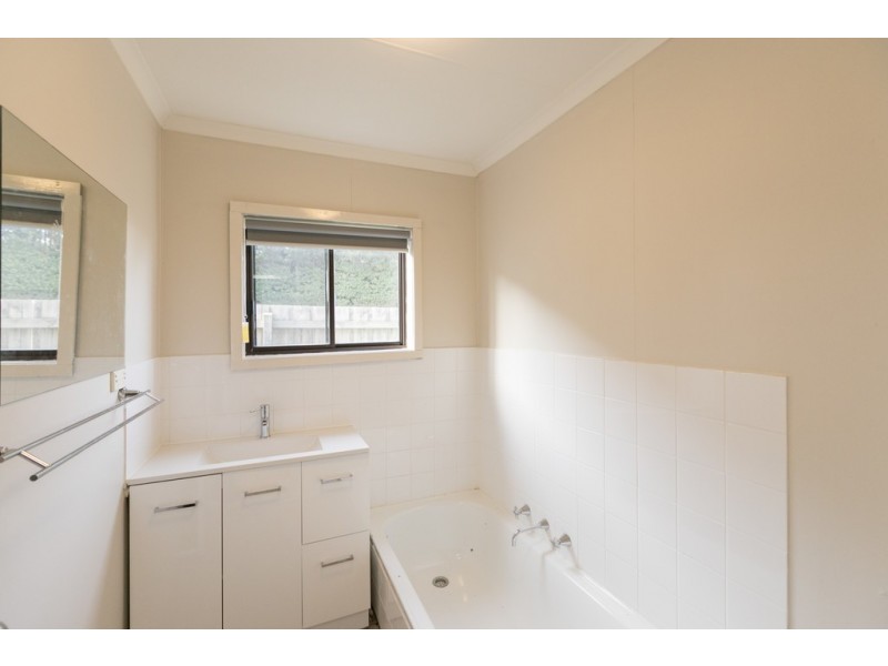 62 Moore St, Moe VIC 3825