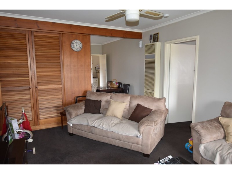 2/14 Balfour Street, Newborough VIC 3825