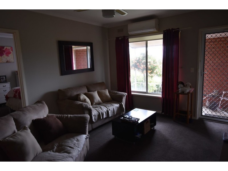 2/14 Balfour Street, Newborough VIC 3825