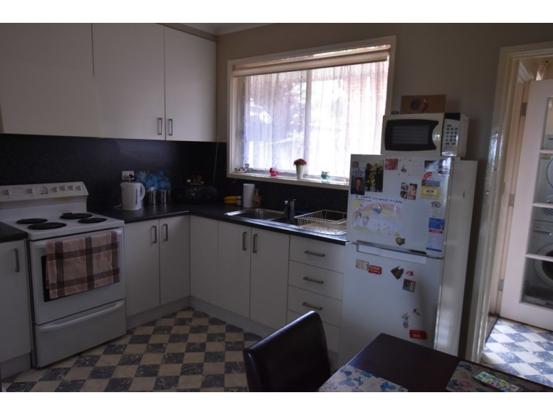 2/14 Balfour Street, Newborough VIC 3825