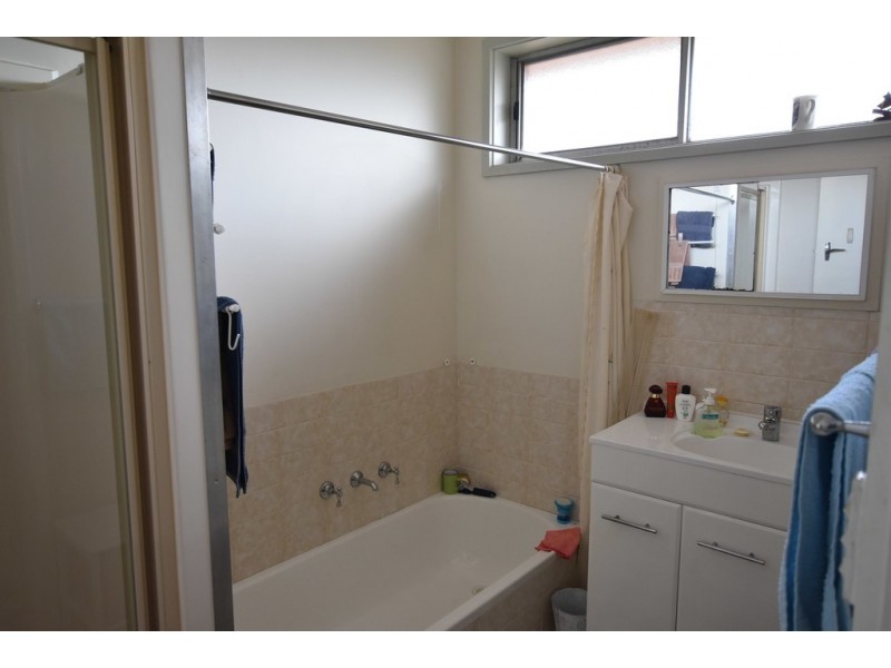 2/14 Balfour Street, Newborough VIC 3825