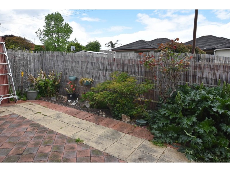 2/14 Balfour Street, Newborough VIC 3825