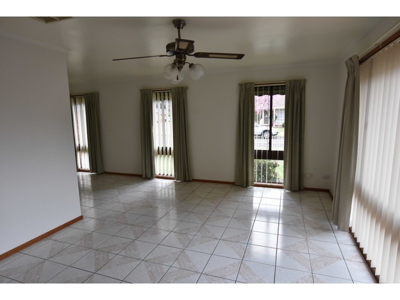 12 Jeeralang Avenue, Newborough VIC 3825