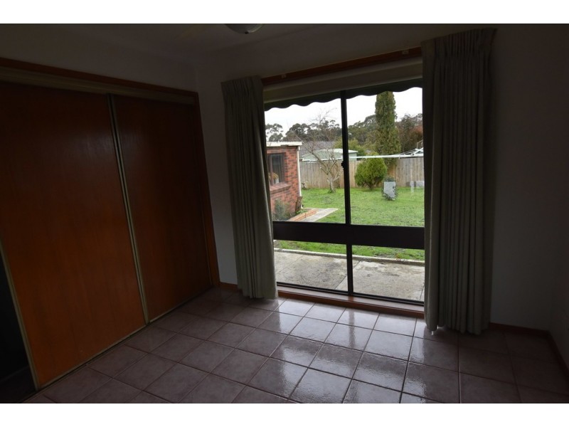 12 Jeeralang Avenue, Newborough VIC 3825