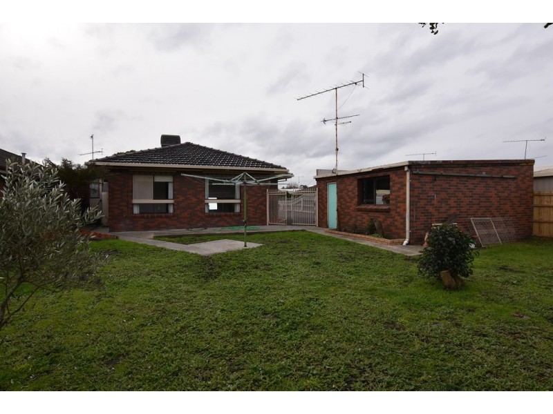 12 Jeeralang Avenue, Newborough VIC 3825