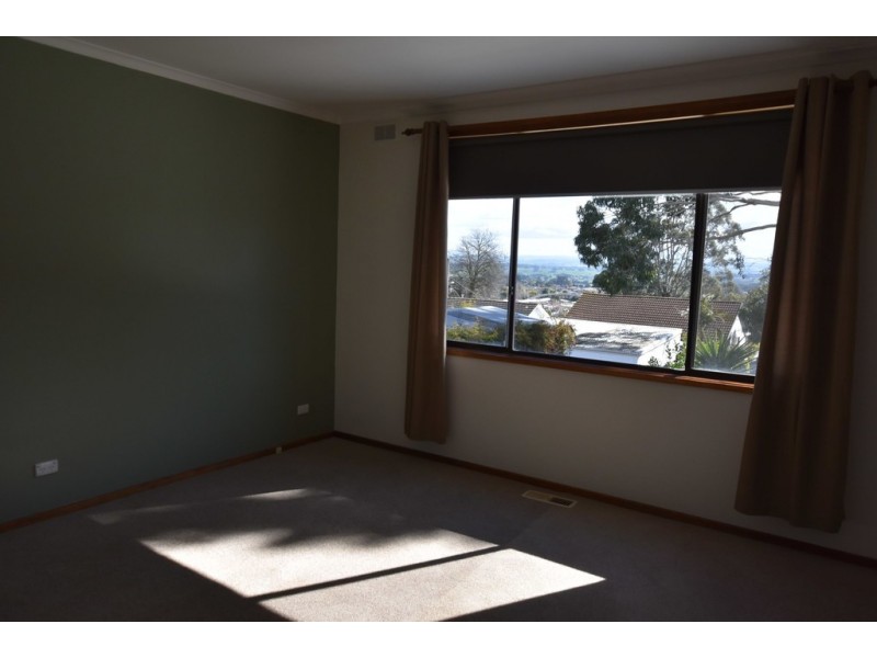 2 Windsor Avenue, Moe VIC 3825