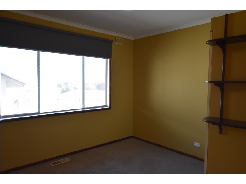 2 Windsor Avenue, Moe VIC 3825