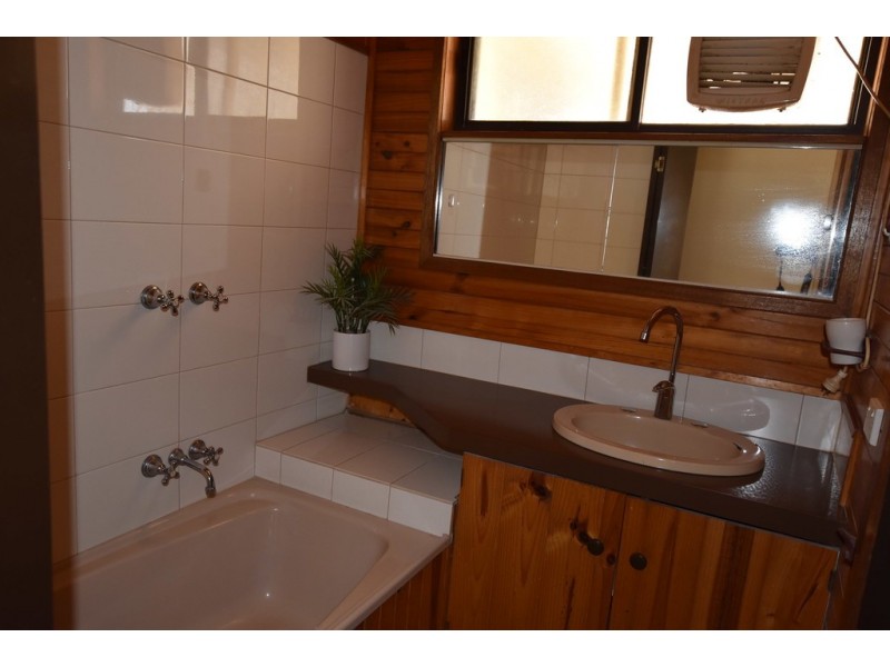 2 Windsor Avenue, Moe VIC 3825