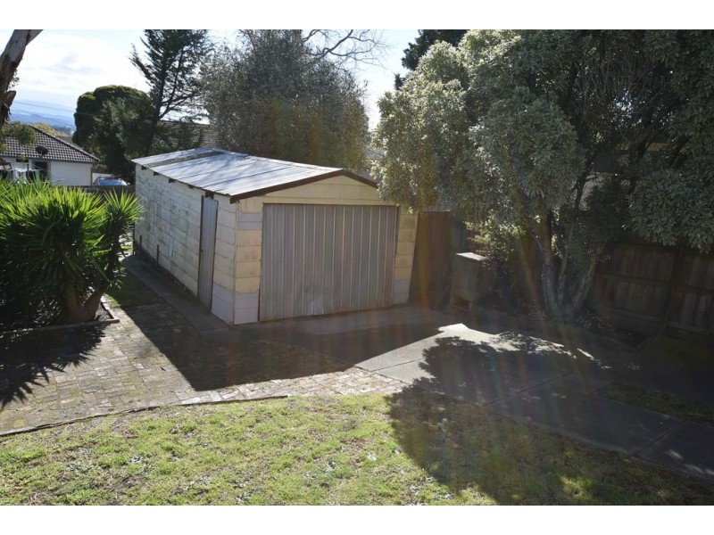 2 Windsor Avenue, Moe VIC 3825