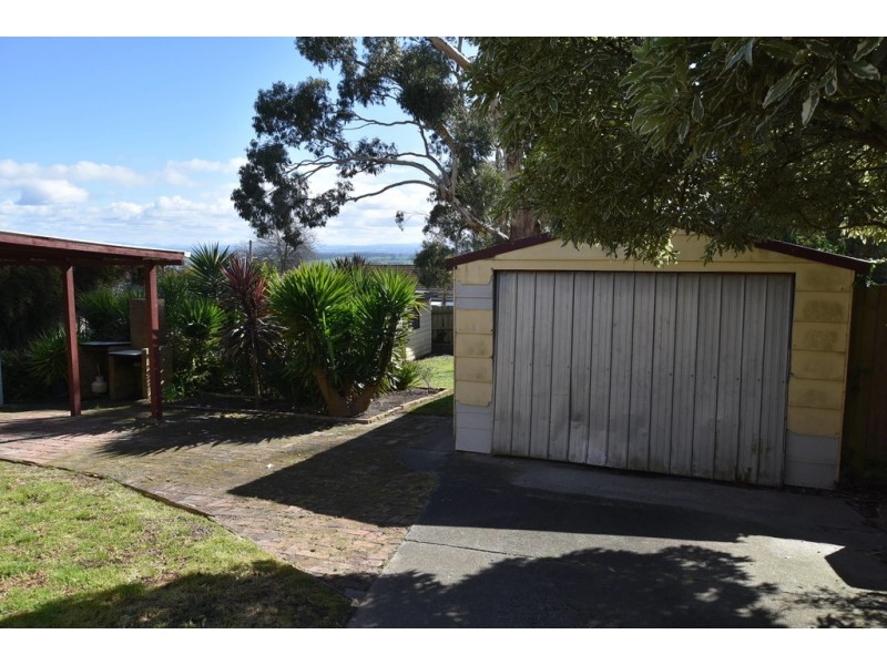 2 Windsor Avenue, Moe VIC 3825