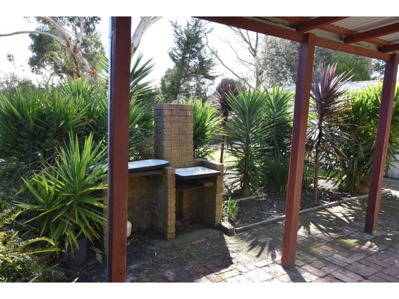 2 Windsor Avenue, Moe VIC 3825