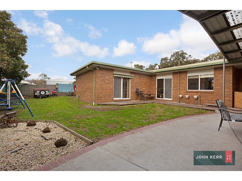 7 Phelps Court, Newborough VIC 3825