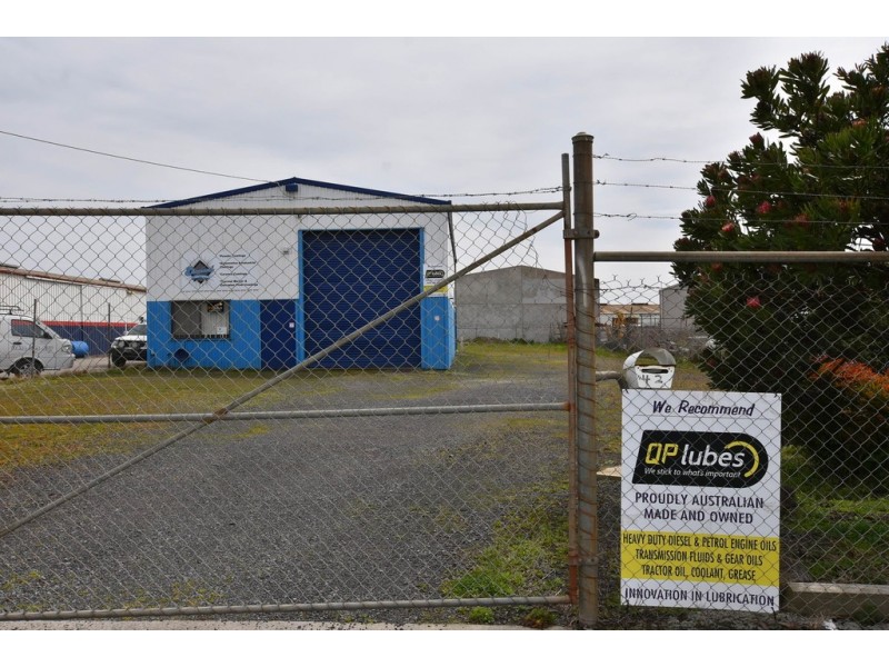 42 Saxtons Drive, Moe VIC 3825
