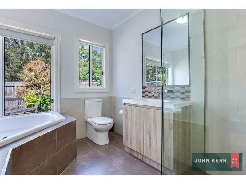 8 Norris Court, Newborough VIC 3825