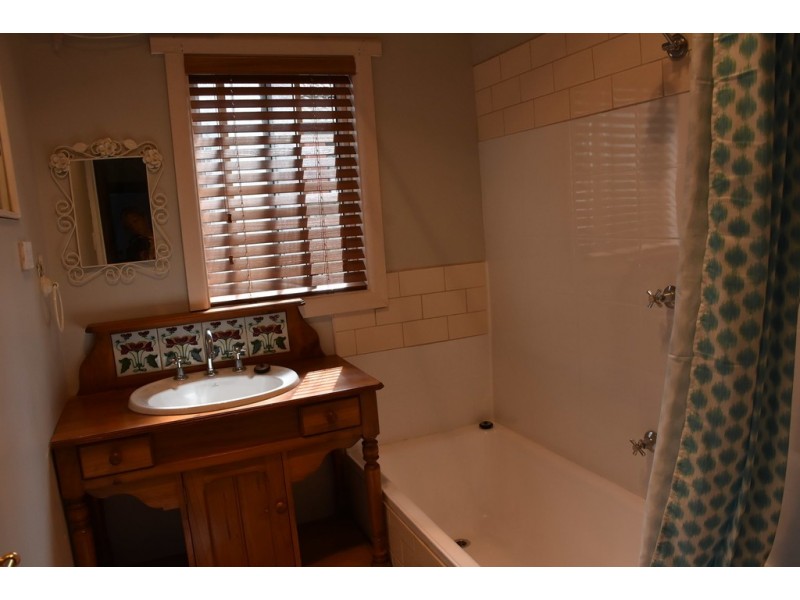 1 Bruce St, Moe VIC 3825