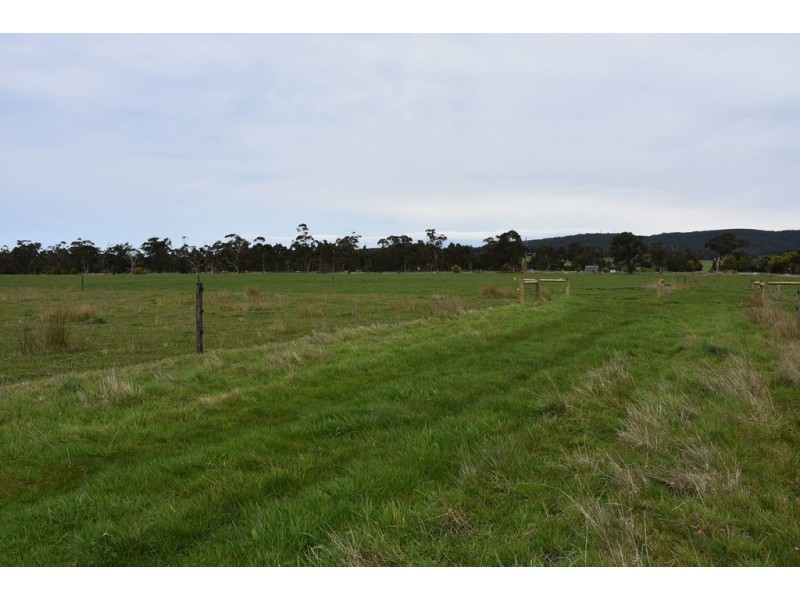 220 Waterloo Road, Moe VIC 3825