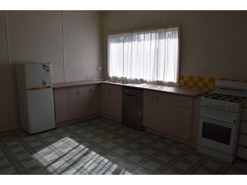 183 Service Road South, Moe VIC 3825