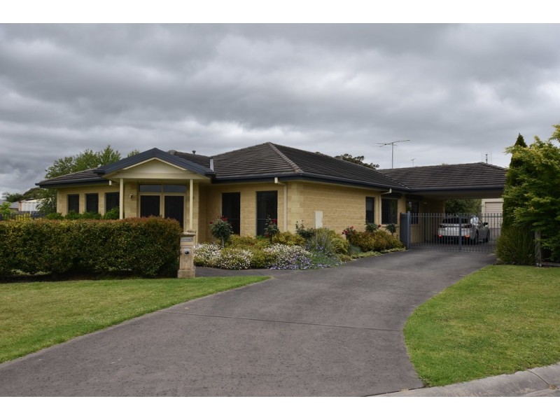 4 Falcon Court, Moe VIC 3825