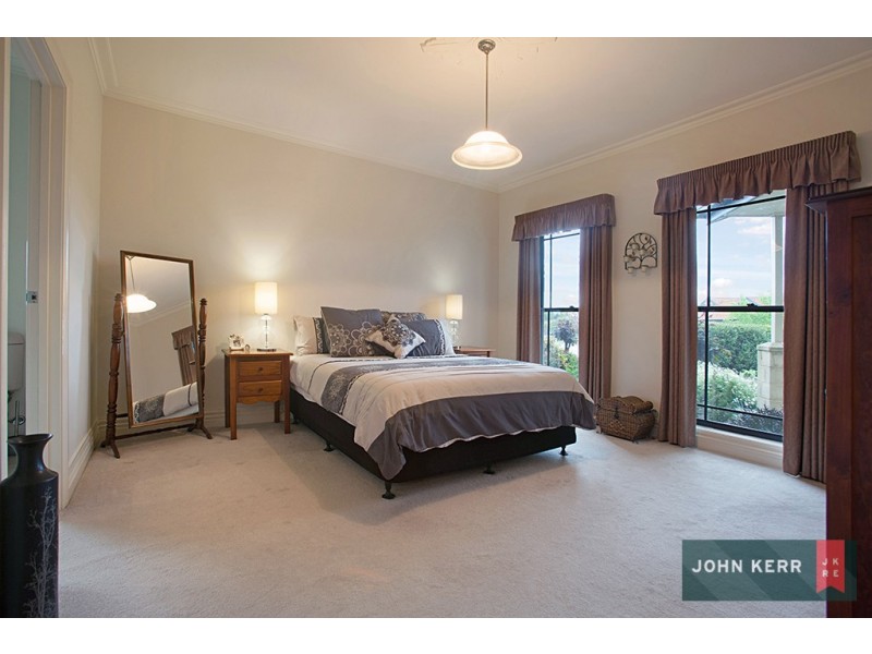 4 Falcon Court, Moe VIC 3825