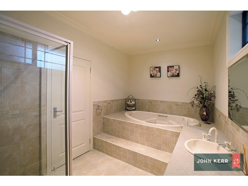 4 Falcon Court, Moe VIC 3825