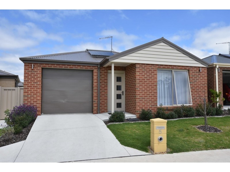 5 St Gwinear Views, Moe VIC 3825