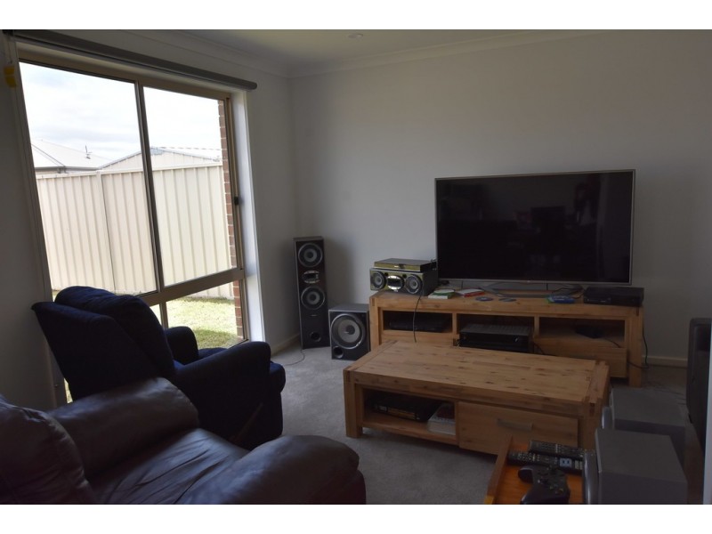 5 St Gwinear Views, Moe VIC 3825