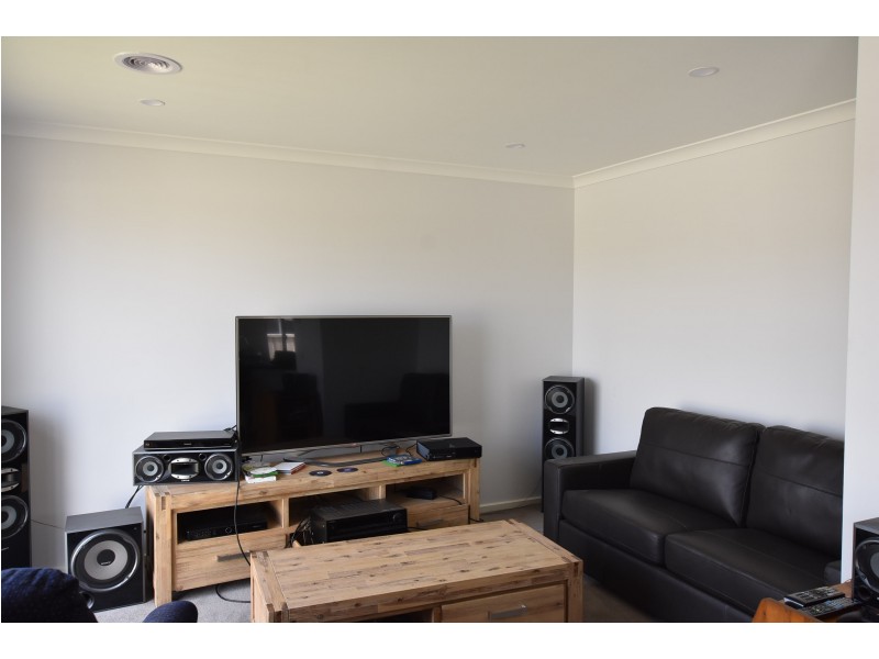 5 St Gwinear Views, Moe VIC 3825