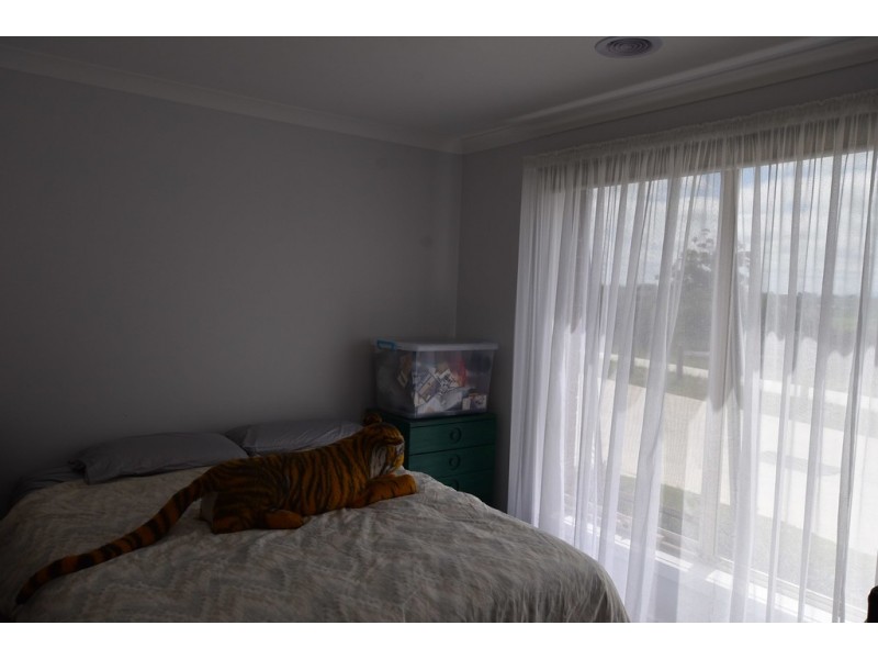 5 St Gwinear Views, Moe VIC 3825