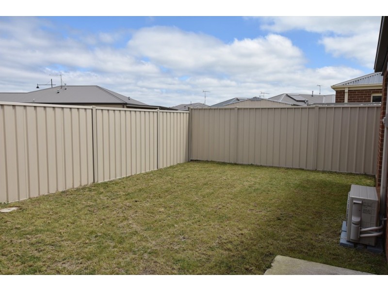 5 St Gwinear Views, Moe VIC 3825