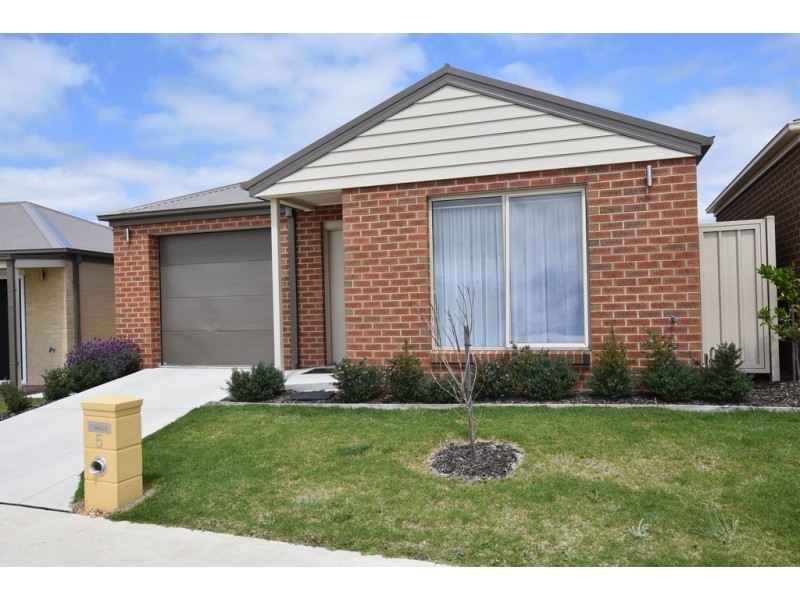 5 St Gwinear Views, Moe VIC 3825