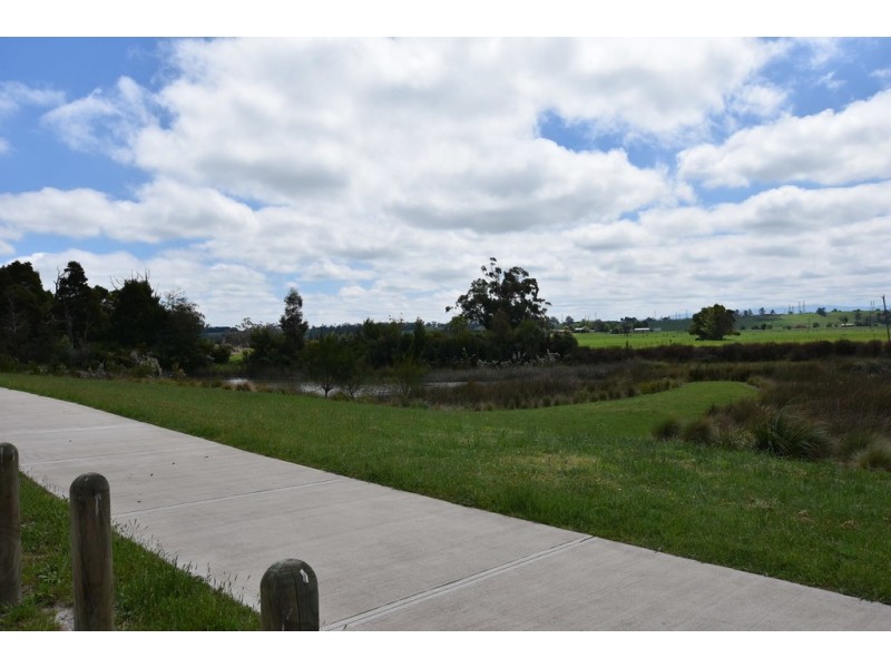 5 St Gwinear Views, Moe VIC 3825