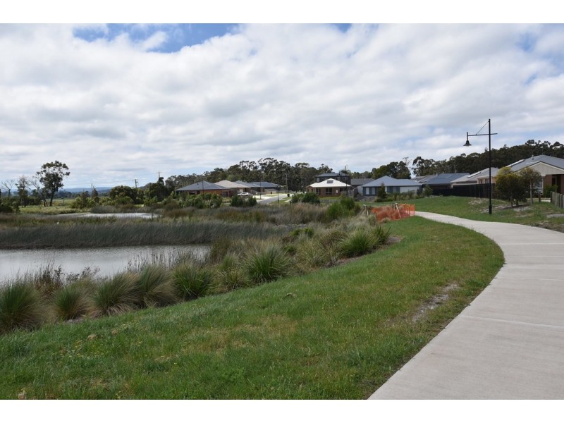 5 St Gwinear Views, Moe VIC 3825