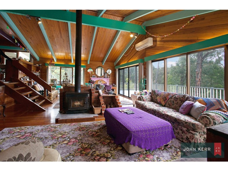 60 Pearces Track, Hernes Oak VIC 3825