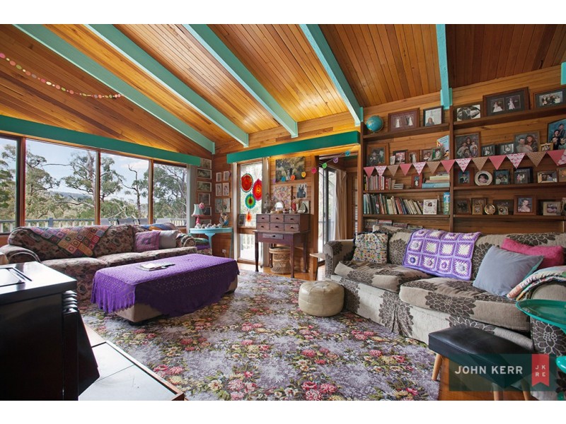 60 Pearces Track, Hernes Oak VIC 3825