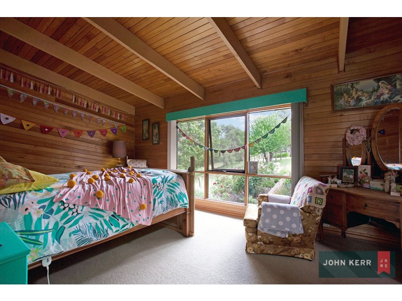 60 Pearces Track, Hernes Oak VIC 3825