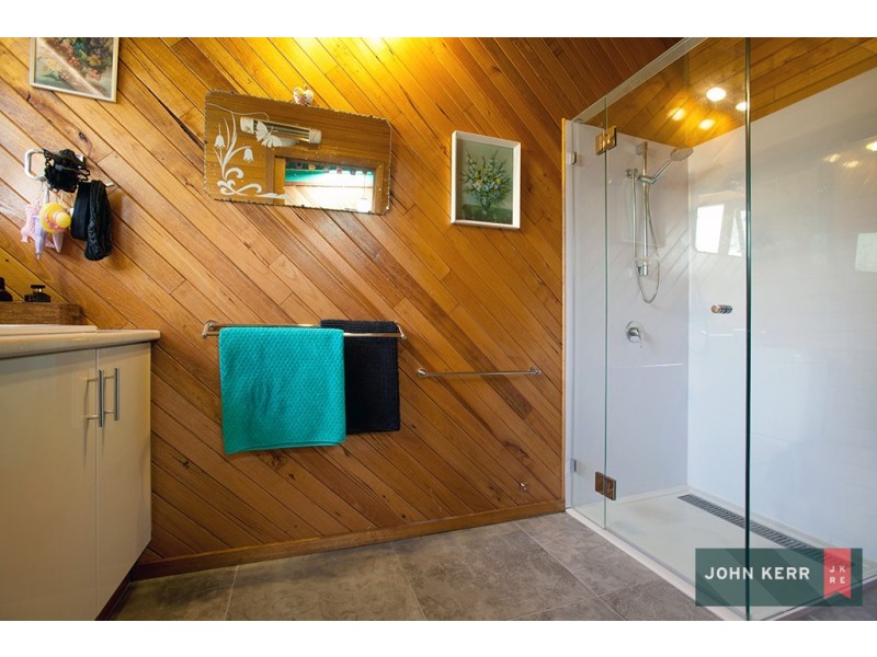 60 Pearces Track, Hernes Oak VIC 3825