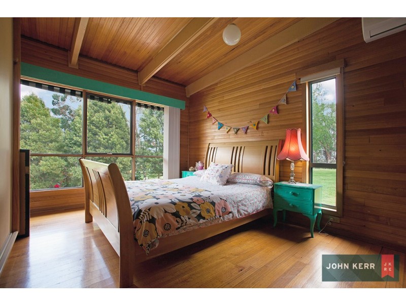 60 Pearces Track, Hernes Oak VIC 3825