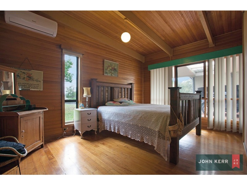 60 Pearces Track, Hernes Oak VIC 3825