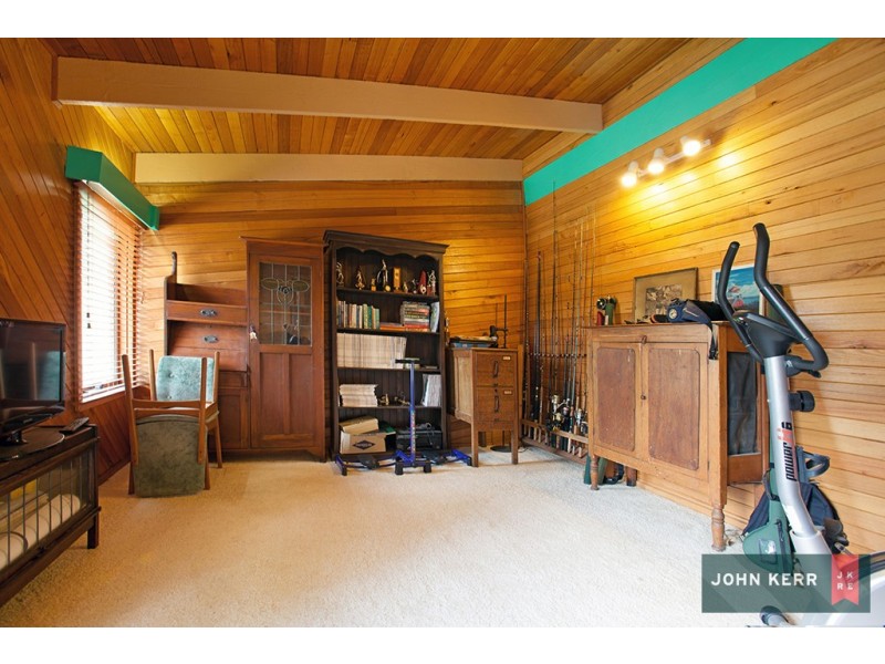 60 Pearces Track, Hernes Oak VIC 3825