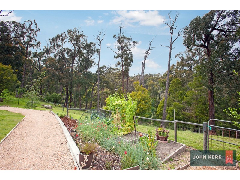 60 Pearces Track, Hernes Oak VIC 3825