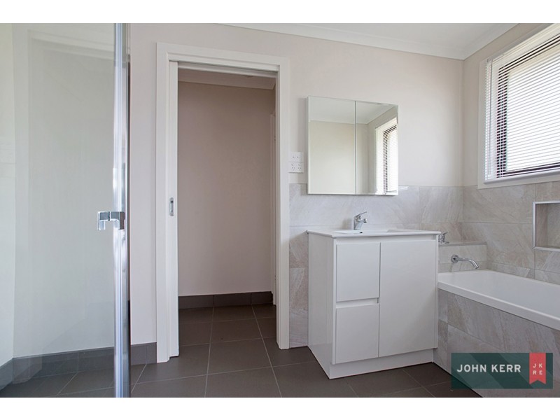 100 Torres St, Newborough VIC 3825