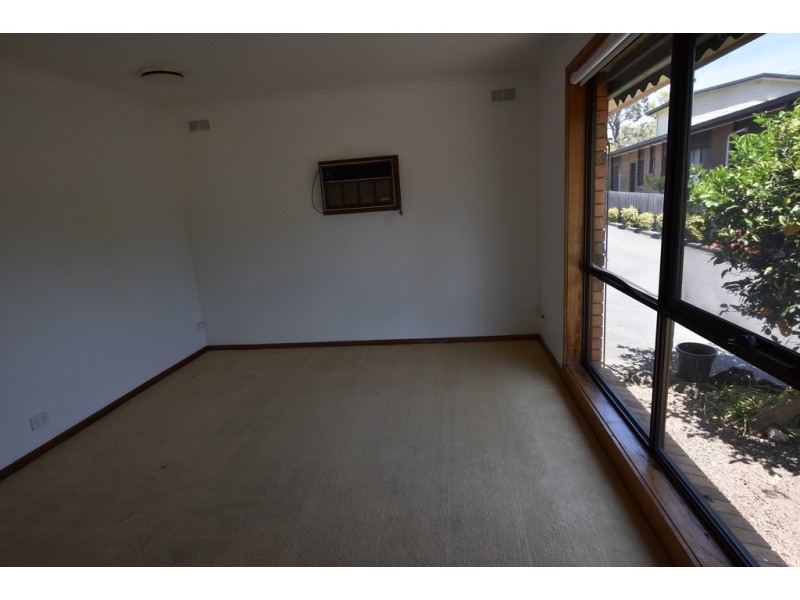 1/32 Mitchells Rd, Moe VIC 3825