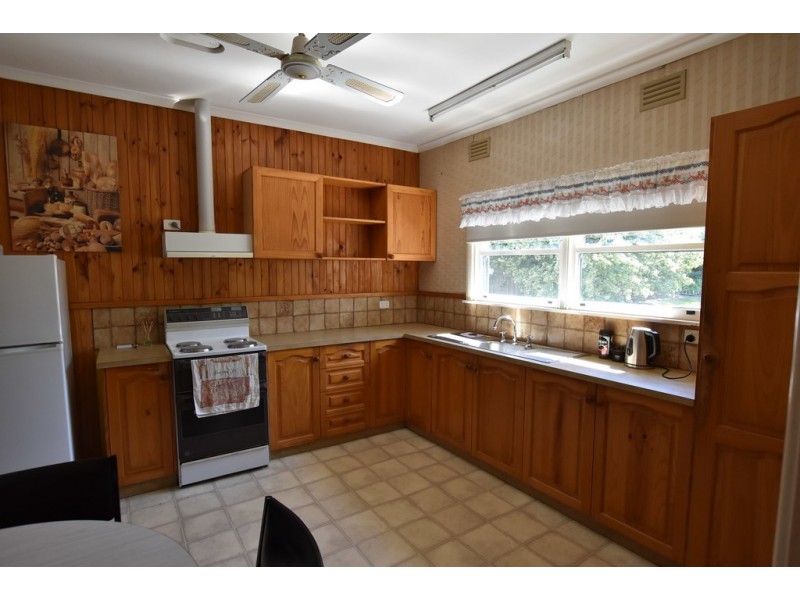 2 Halden Crescent, Moe VIC 3825