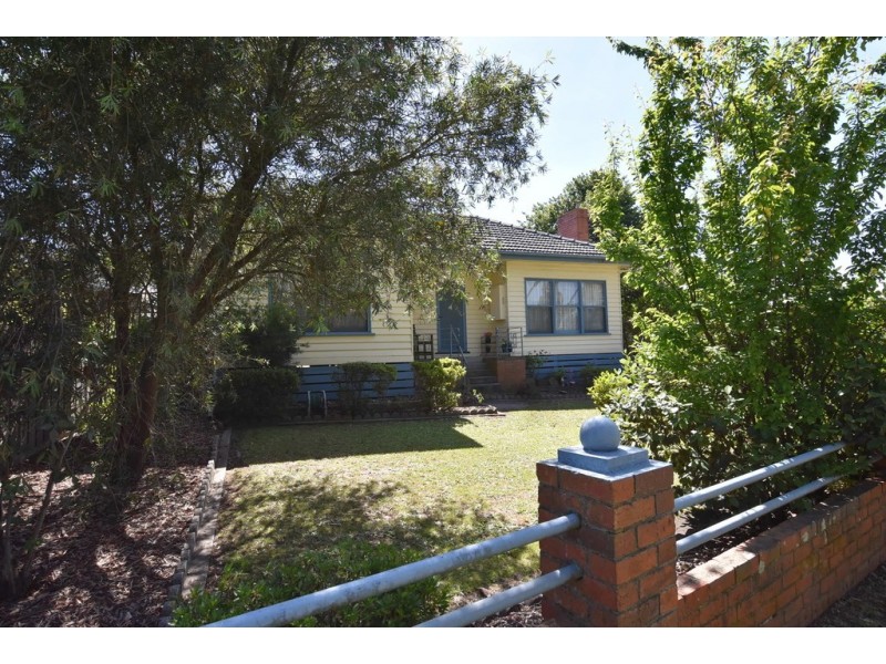 2 Halden Crescent, Moe VIC 3825